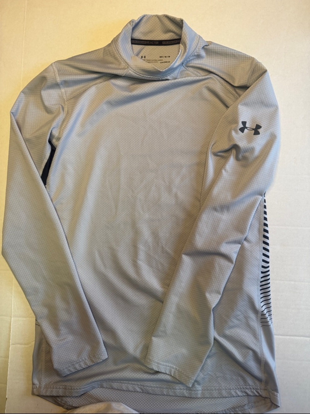 Under Armour Men's Light Gray Long-Sleeve Performance Top